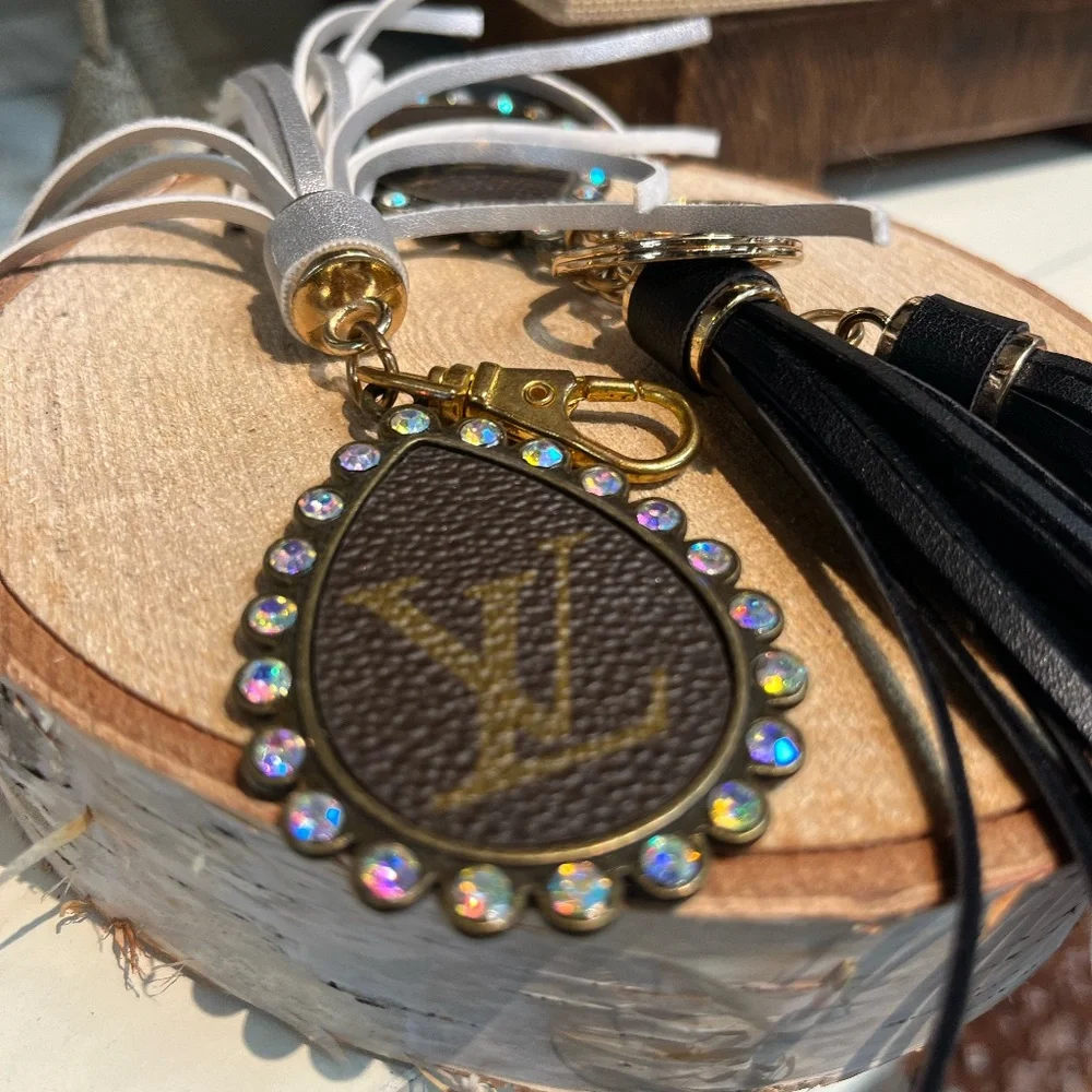 LV KEEP IT GYPSY‎ KEYCHAIN WITH Silver TASSLES NWT - Picture 4 of 5